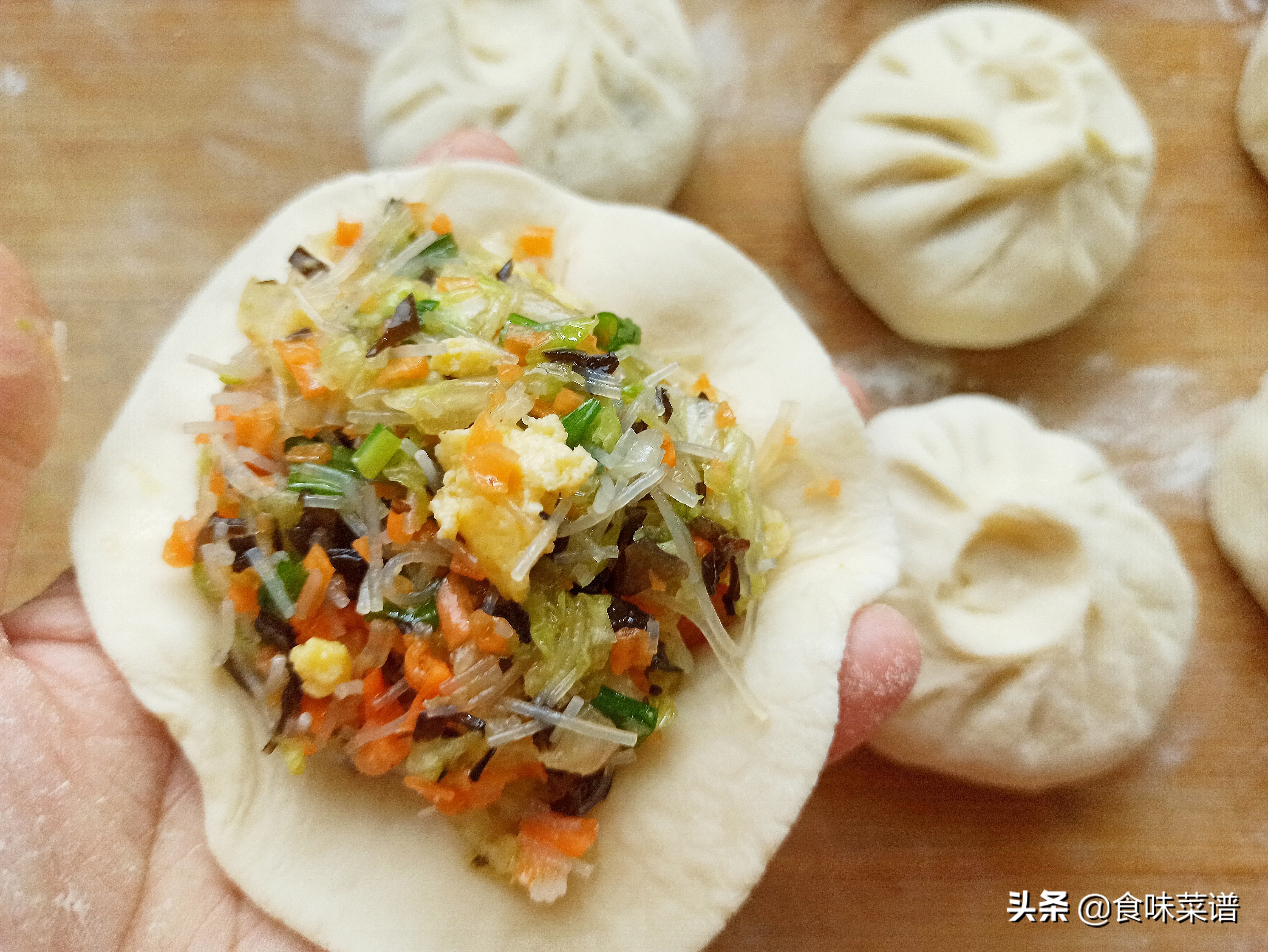 馅饼怎么做又薄又软怎么和面,饭店大白菜和芹菜馅的馅饼咋调馅