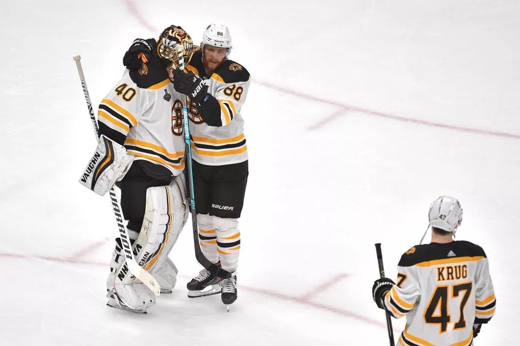 蓝调拿下球队首个斯坦利杯总冠军，奥赖利荣膺季后赛MVP