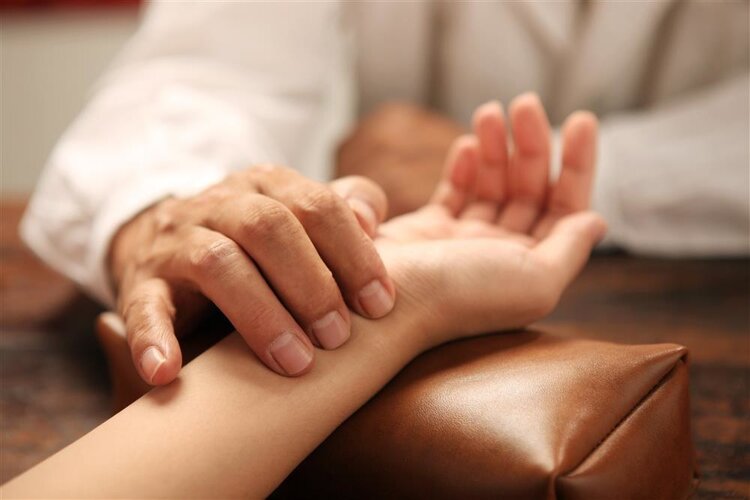 中医教你如何把脉,十分钟让你中医把脉入门非常实用