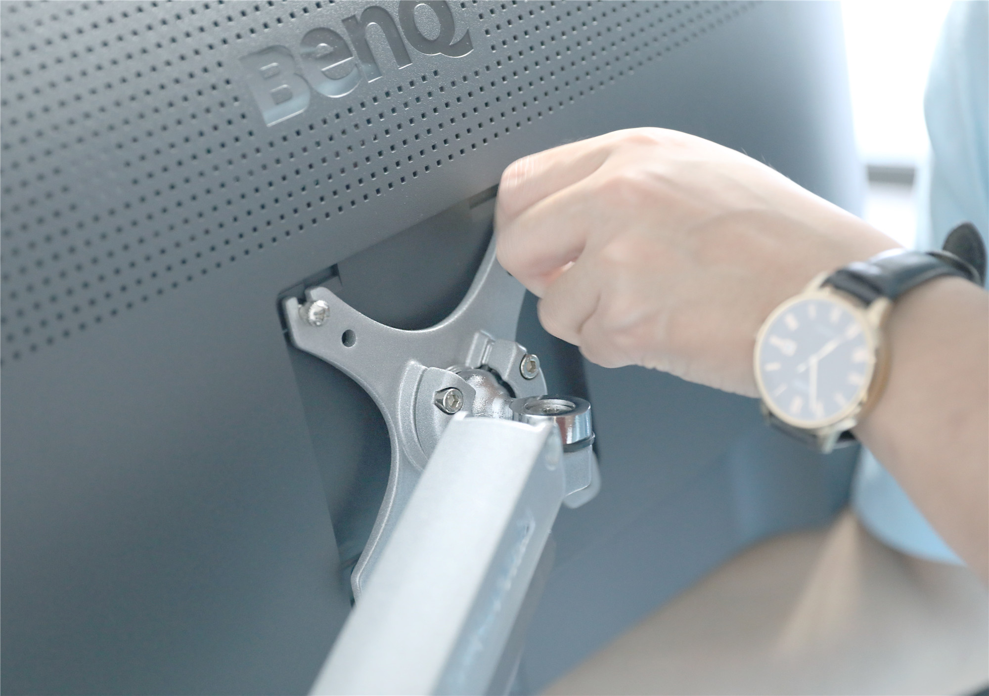 办公拒绝职业病，乐歌D7显示器支架会成为公司工作的标配吗？