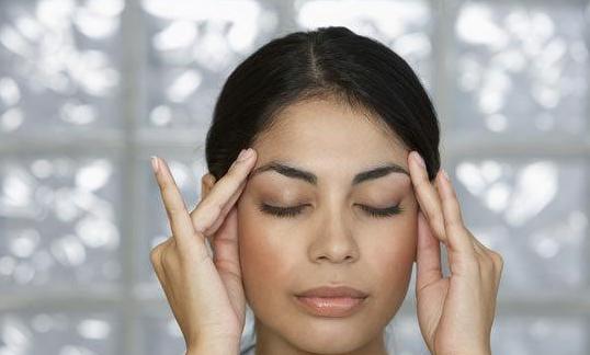 简单有效缓解黑眼圈的两个小方法,坚持用这四种方法有效缓解黑眼圈