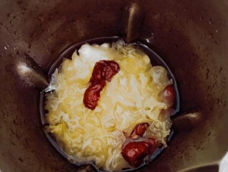 煮银耳怎样不溢出来,煮银耳不出胶怎么补救