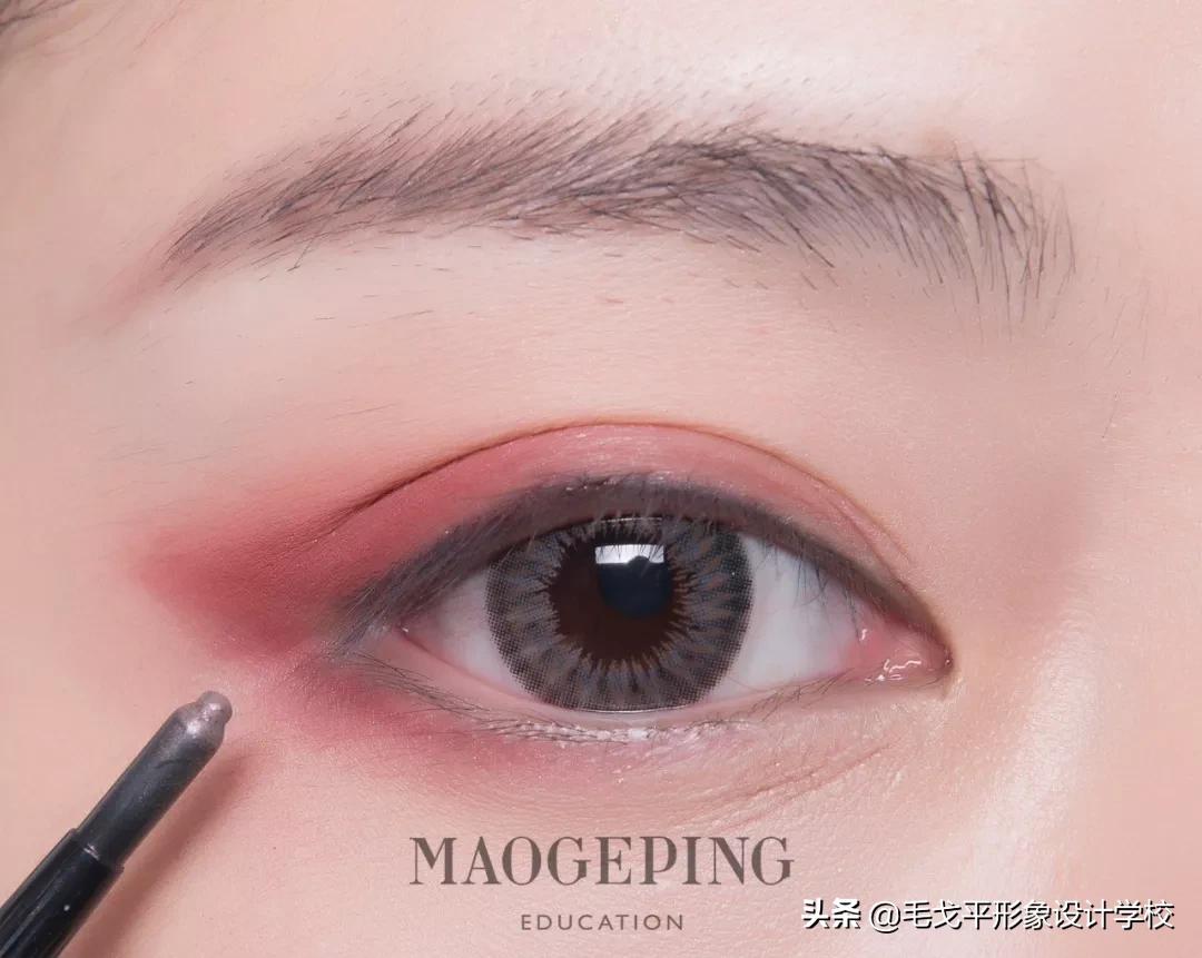 眼妆怎么画眉毛不显精致,眼妆初学者画眉教程