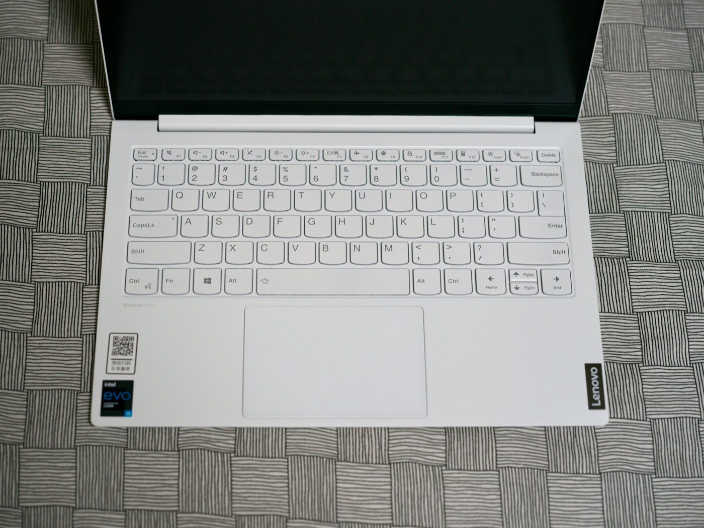 联想yogapro13s碳纤维限量版,联想yoga13s和小新pro14哪个好