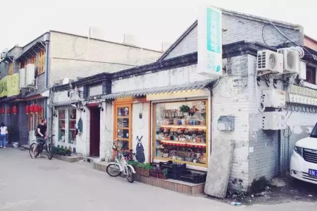 10大赚钱副业摆地摊卖什么最赚钱,做一个摆地摊的姑娘该如何入手