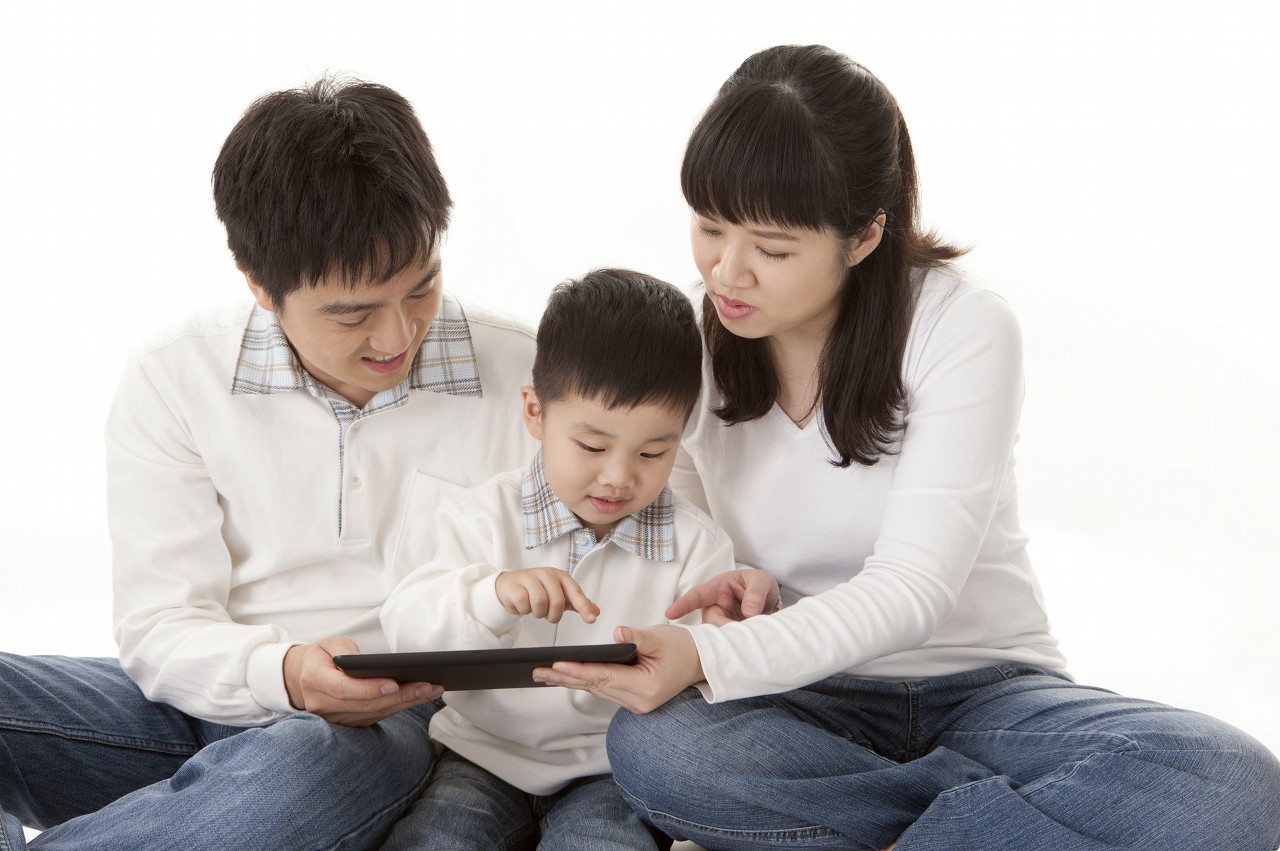 孩子手机成瘾如何解决最有效,手机上瘾的孩子怎么办