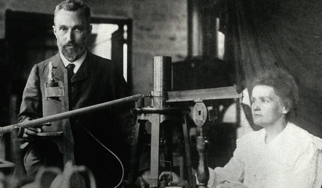 牙齿烂光，脸长巨瘤，骨头还会发光，被美国资本家逼向绝路的女工