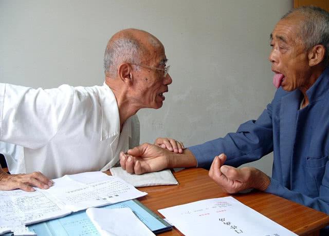 无证行医被抓影响中医专长报名吗,民间中医免费治病犯法吗