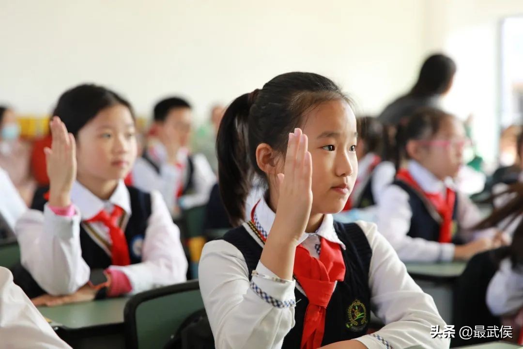 孩子开学生活步入正轨视频,开学后的校园生活