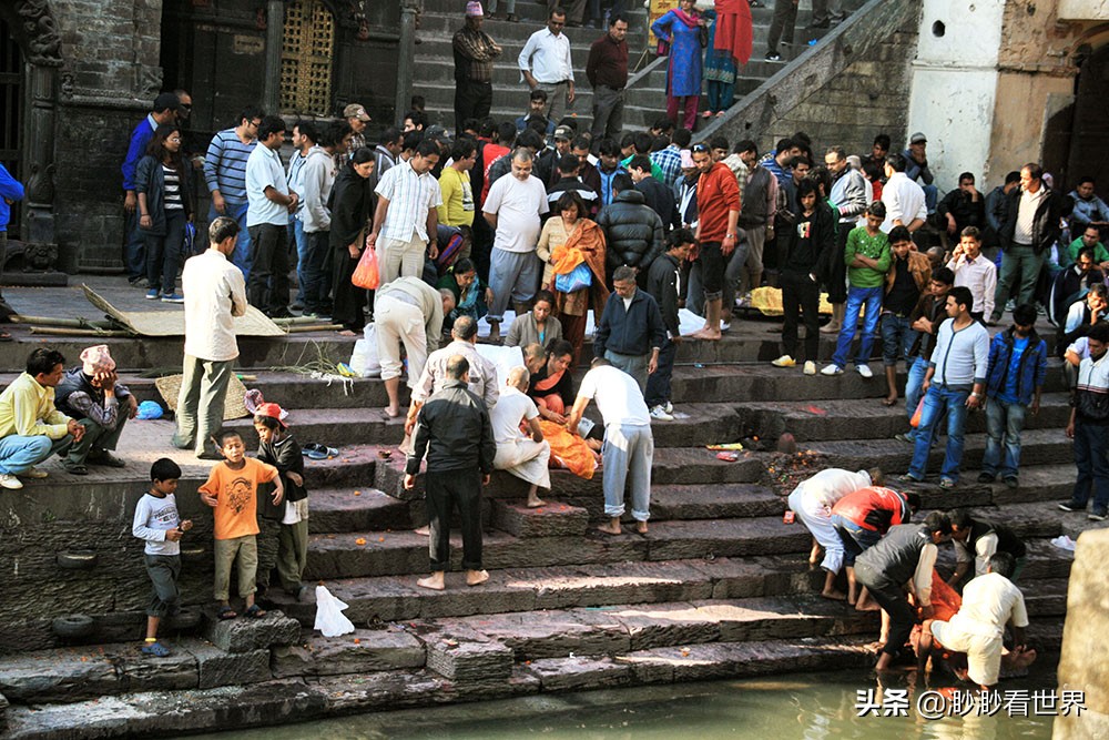 尼泊尔恒河上的烧尸庙,夜游尼泊尔烧尸庙