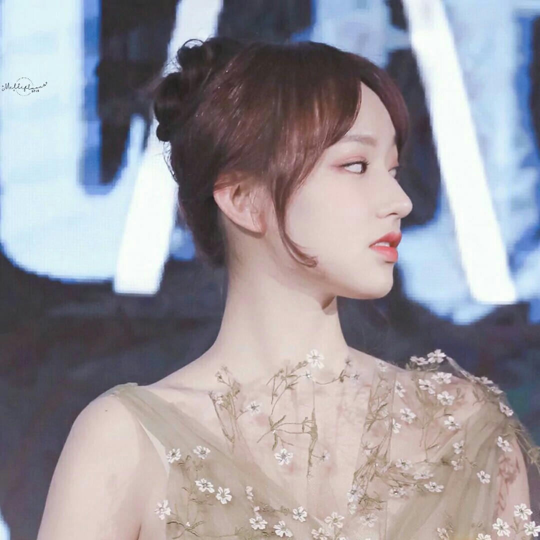 披头发怎么才能显脸小,短脸不适合披头发吗