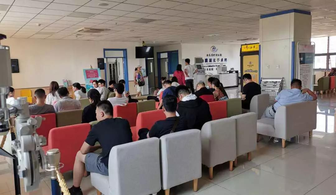 做近视手术山东最好的眼科医院,高考后集体扎堆做近视手术