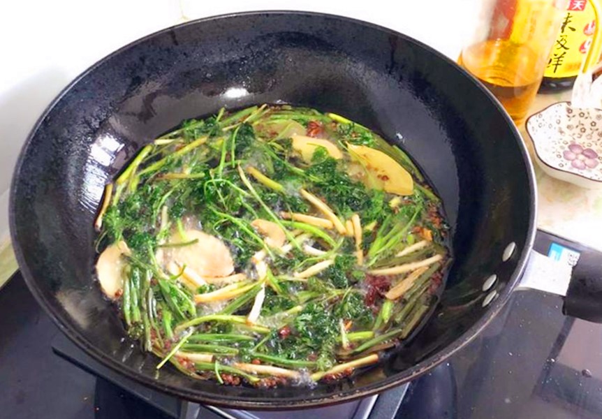 炸辣椒油油少了可以炸两次吗,炸辣椒油剩下的材料还能做啥