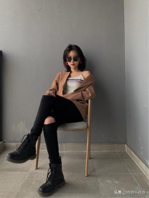 人人都有的牛仔裤怎么穿才时髦,每个人必备的牛仔裤