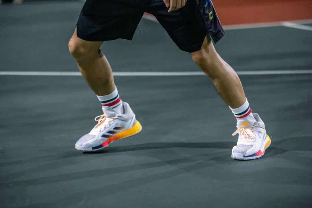 与罗斯11外形相像的鞋,罗斯11和米切尔3怎么选