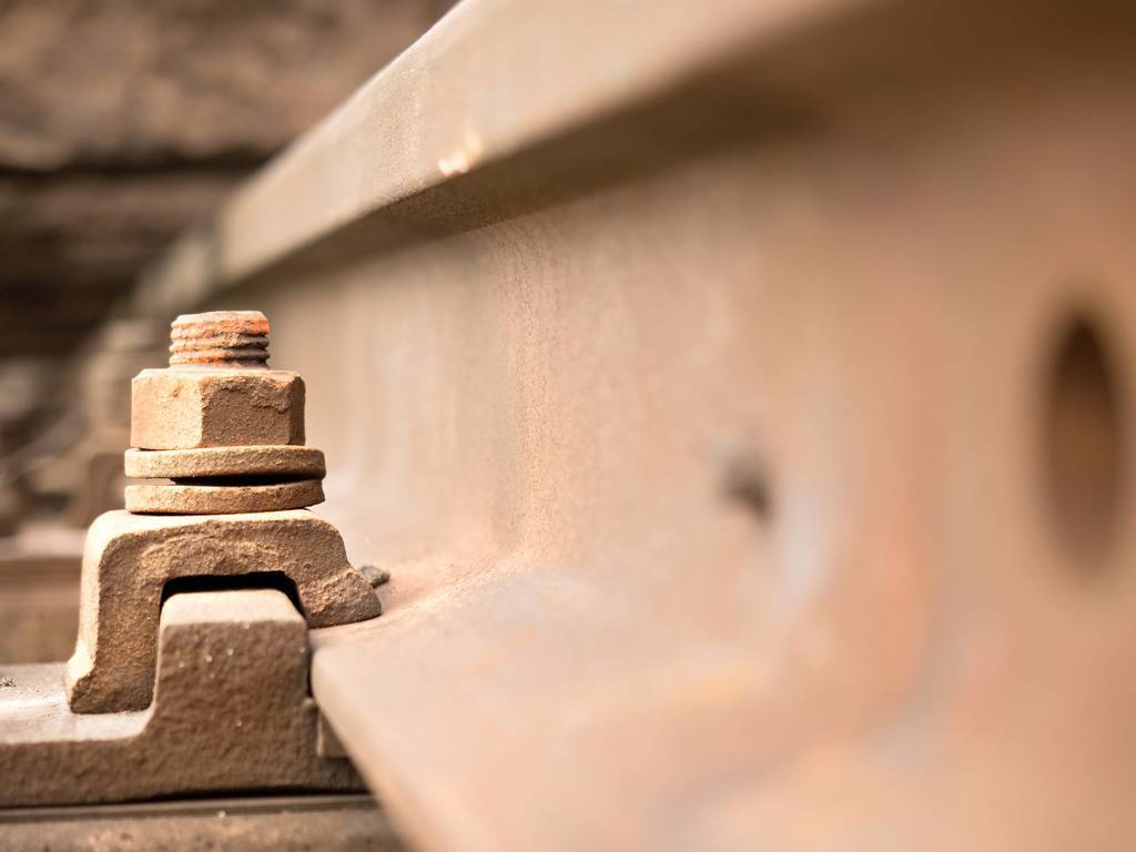 多年的螺丝锈死卸不下来怎么办,多年锈死的螺丝有何妙法拧开