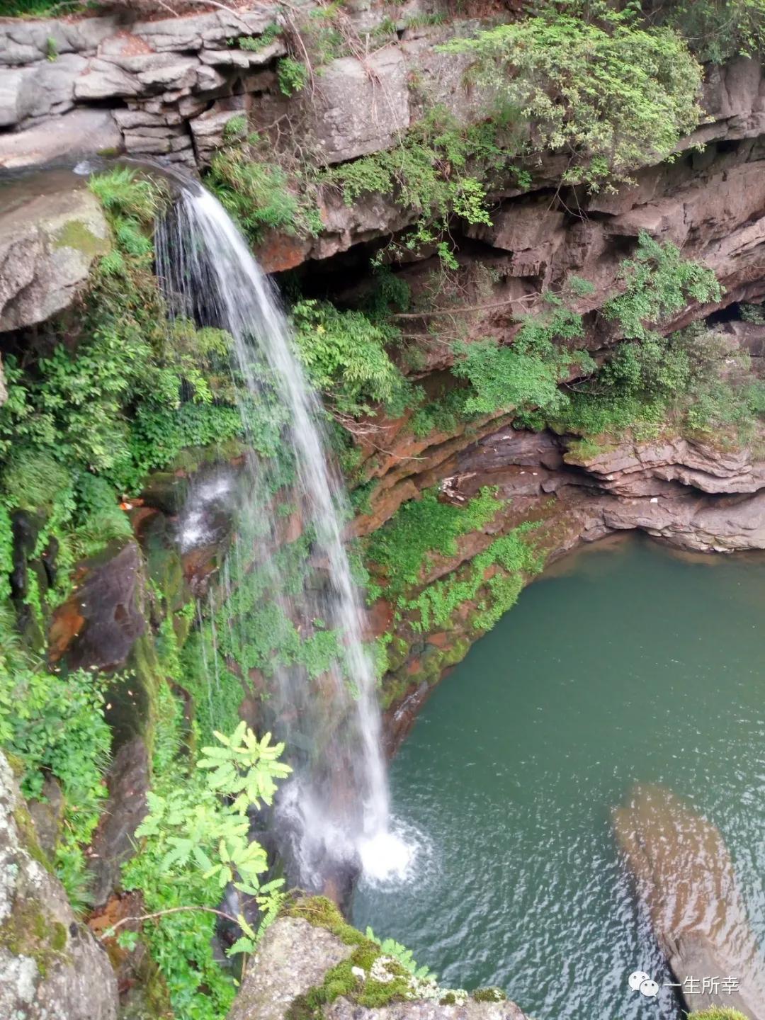 一川碧水,一川碧水一重山