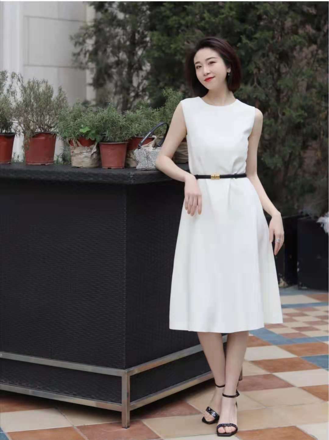 40多岁女性夏季穿什么裙子好看,40岁夏天穿什么颜色显年轻