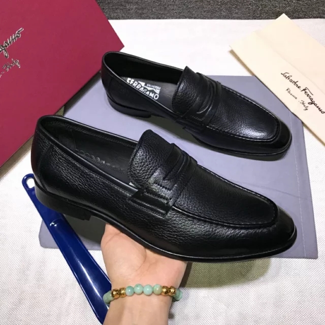 皮鞋最新款菲拉格慕,皮鞋菲拉格慕和普拉达哪个好