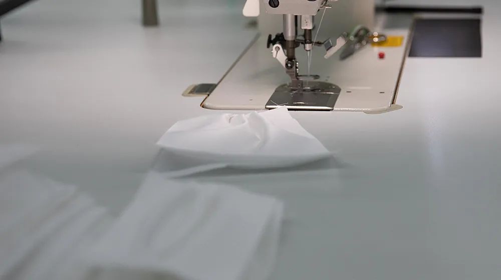 PRADA防护服、GUCCI口罩、宝格丽洗手液：奢侈品牌抗“疫”转产