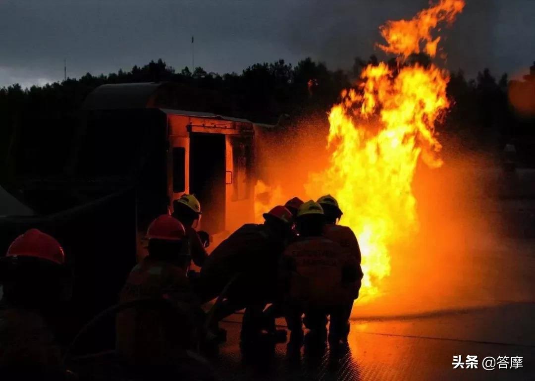 上火引起感冒喝清火茶还是下火茶,上火和下火分别吃什么药