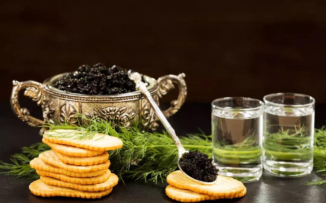 伏特加为什么要兑饮料,伏特加真的是酒精兑水吗