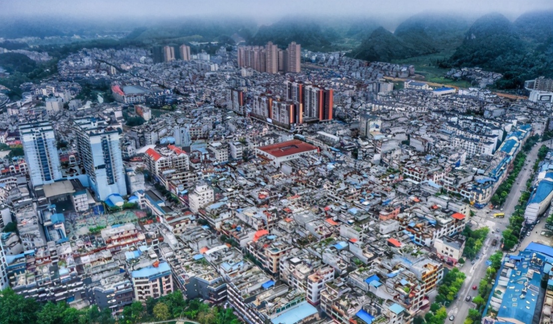 百色贵族学校一年学费多少,广西百色市右江区高级中学学费