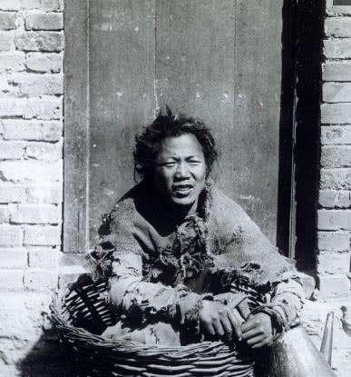 书中的乞丐：我们知道的不仅仅是丐帮，而是整个文明的暗影