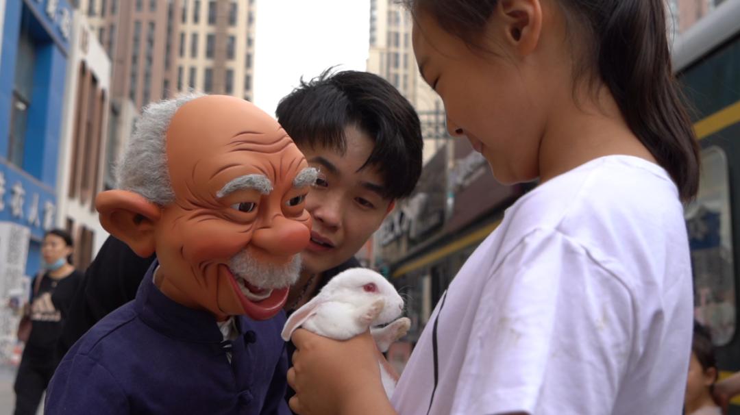 90后小伙用腹语拍段子,河北90后小伙用腹语拍段子