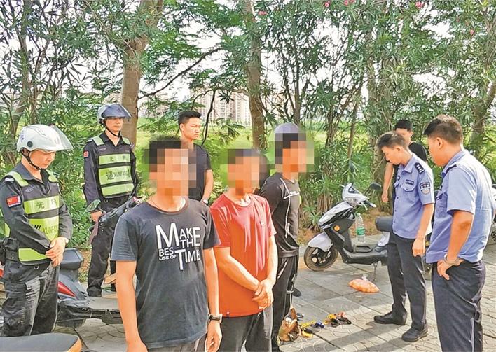 公交车两次遭遇不明“袭击”原来是3名“老小孩”射弹弓惹祸