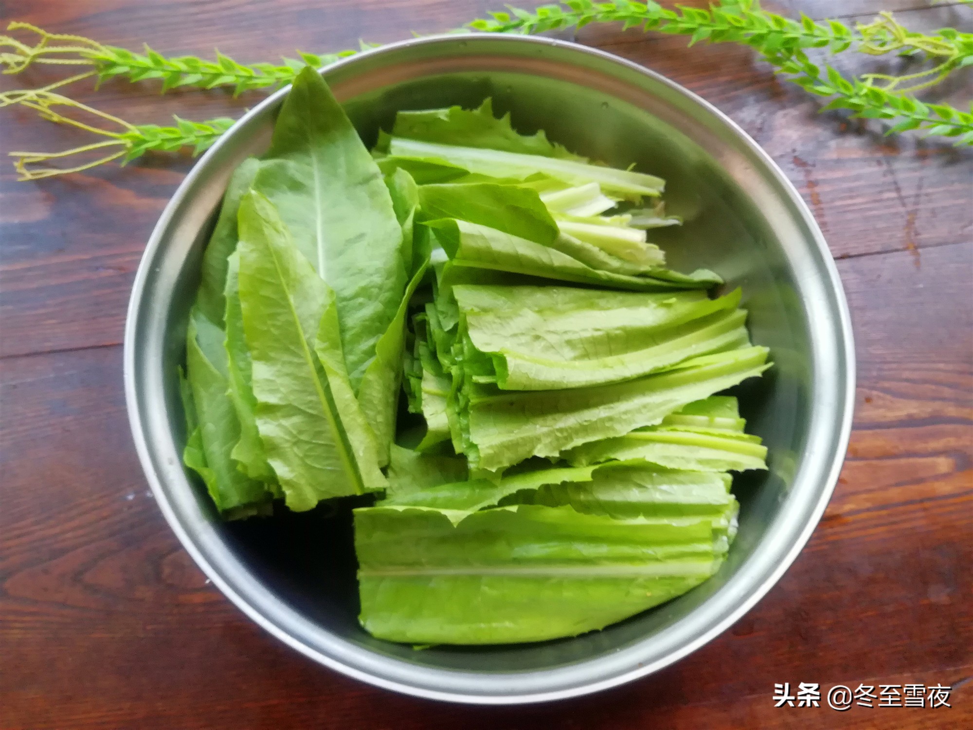 春季吃的这道时令菜清脆又爽口,春天多吃这菜清香脆嫩还去火