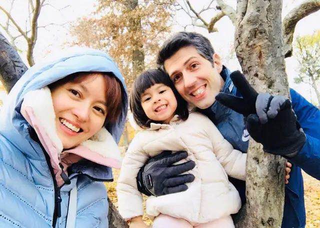 与郑伊健相恋3年,47岁嫁给郑伊健的女人