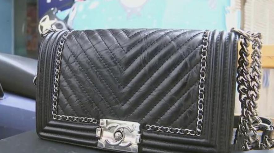 花27000买的二手香奈儿包包，拿到手后却傻了眼，店家：不能退