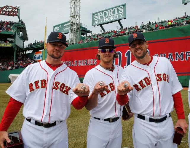 新朋友去打棒球,朋友打棒球