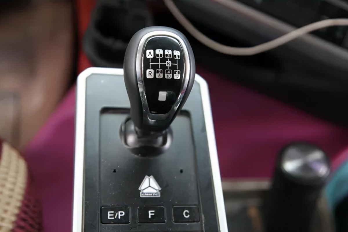 豪沃th7牵引车自动档和手动挡,豪沃th7牵引车配法士特自动挡