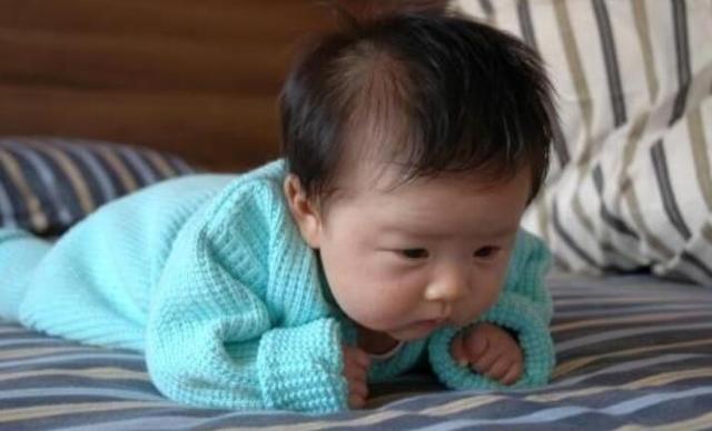 4个月胎儿发育不好,四个月宝宝成长发育特点