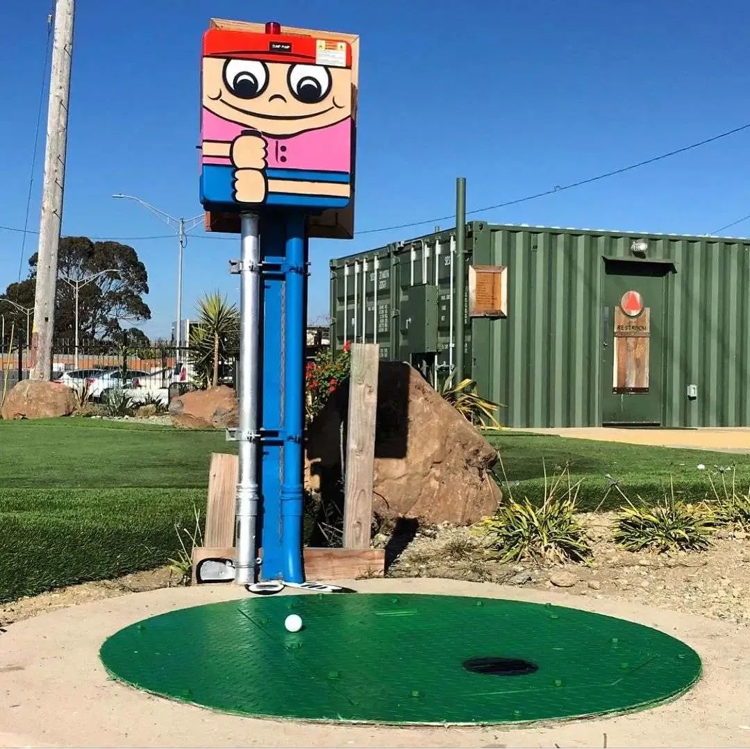 奥斯卡影帝沦为服务员?好莱坞星光大道被糟蹋?网友惊呼神操作