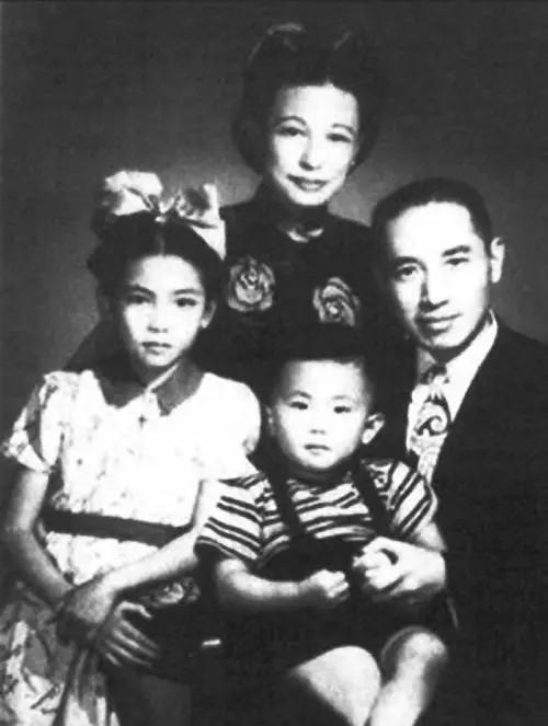 穿旗袍捉奸,86岁依然优雅,死后捐遗体,她才是中国最后一位贵族