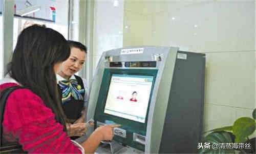 取款机吞卡后多久能拿回,银行卡被自动取款机吞了怎样拿回