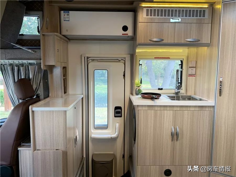 超实用超时髦的大容量房车,适合一家七口出行的四驱房车