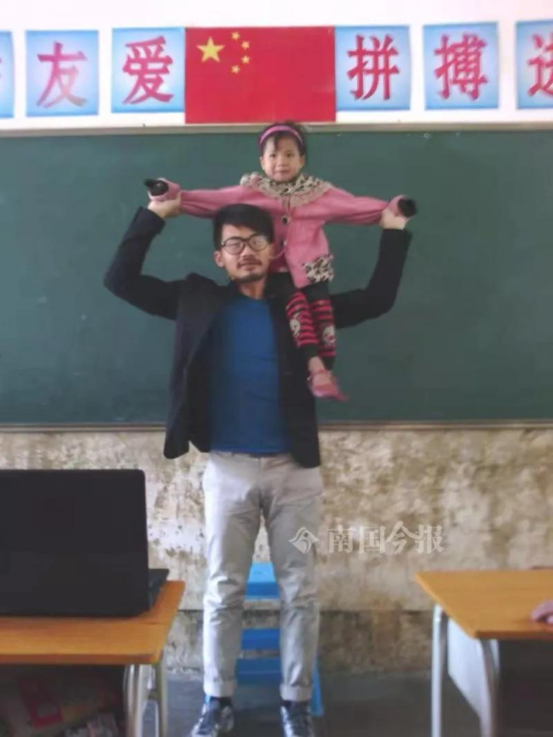 给学生买卫生巾上生理课的男老师在快手上火了！他说：广西山区孩子还需这些东西