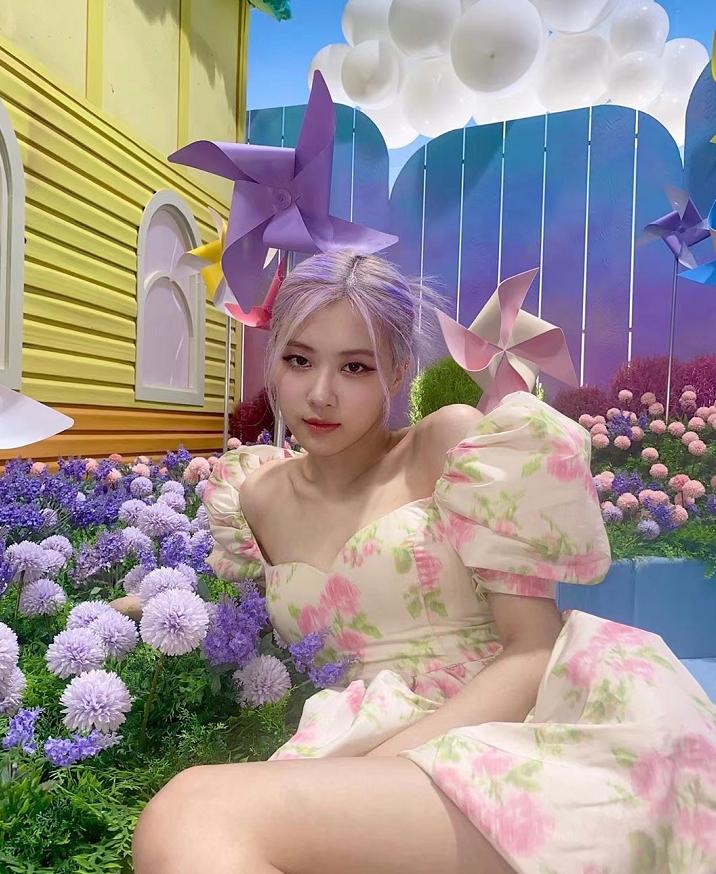 粉墨组合jenny名场面,粉墨演唱会jennie美国场