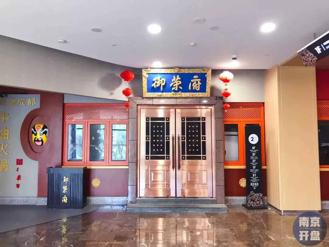 大量商家关门撤店！河西这家商场开业2年多，生意冷清！