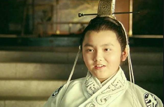 撤侨令出，陈凯歌骑虎难下，成龙为认祖归宗的房祖名挽口碑