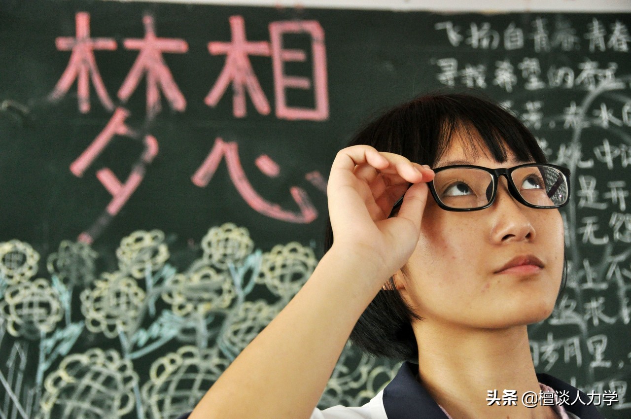 做hr的女生有什么特点,hr做培训有前途吗