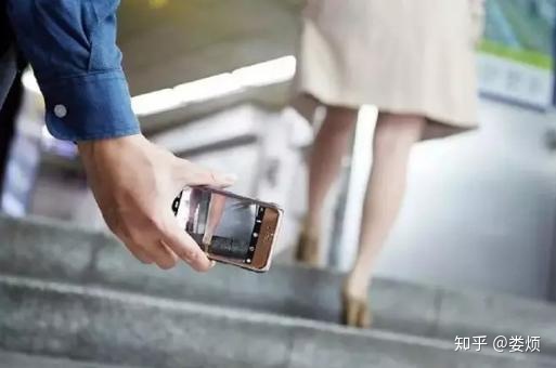 又是优衣库!拿什么保护你,曝光在*拍偷**镜头下的女孩儿们?