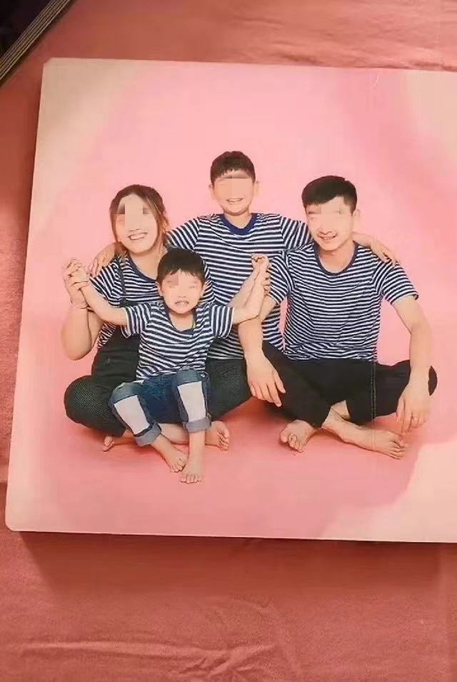 女儿看到爸爸照片崩溃大哭,女儿发现妈妈不见了哭了