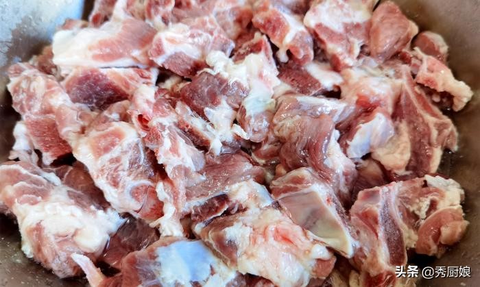 炖排骨汤直接下锅就错了,炖排骨先放了水了怎么办