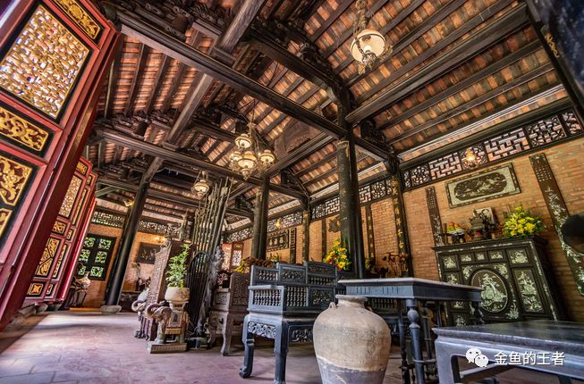 他花50亿建池塘买锦鲤，还以好友的名字为它们命名！