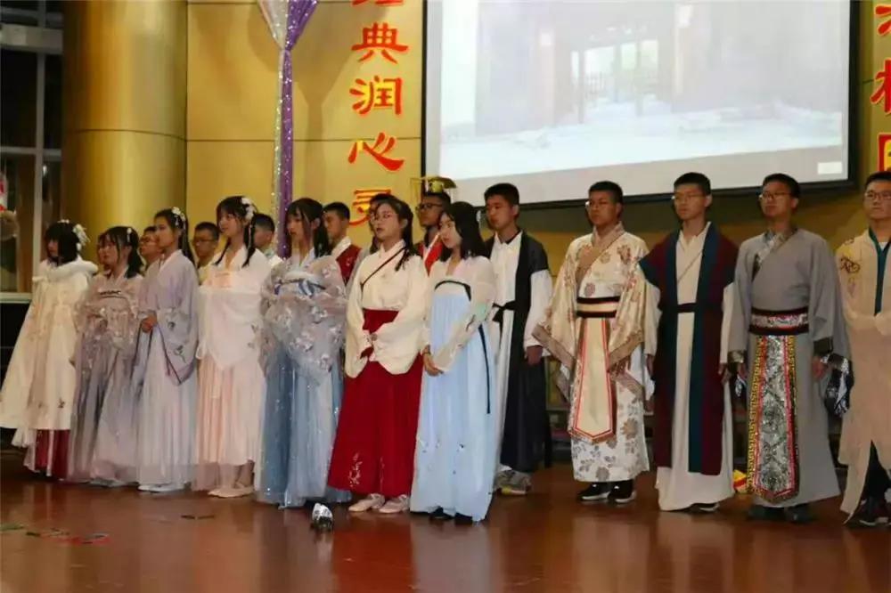 东莞市虎门外语学校中考喜报,东莞虎门外语学校2023高考喜报